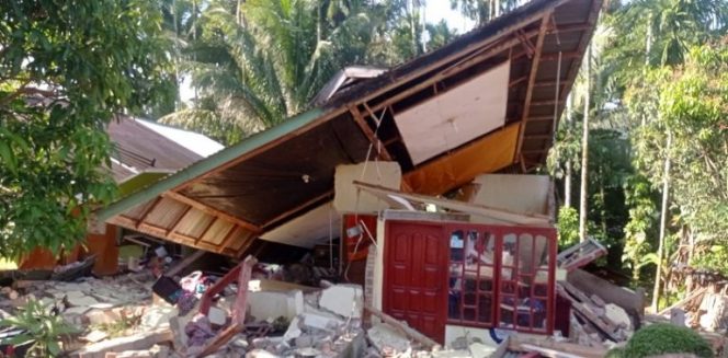 
					Sekolah runtuh pasca gempa di Pasaman Barat (Pasbar). (Foto: Dok. Istimewa)