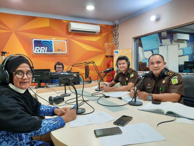 
					Suasana di RRI Pekanbaru Pro 1.