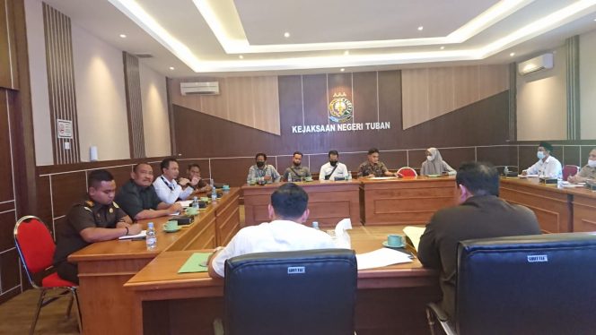 
					Kejaksaan Negeri Tuban menggelar Rapat Koordinasi Tim Pengawasan Aliran Kepercayaan dan Aliran Keagamaan Dalam Masyarakat (Pakem) Tahun 2022.