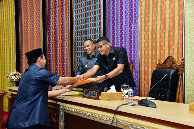 
					Disaksikan Bupati Bengkalis, Fraksi di DPRD Sampaikan Pandangan Umum Tentang Ranperda Perempuan