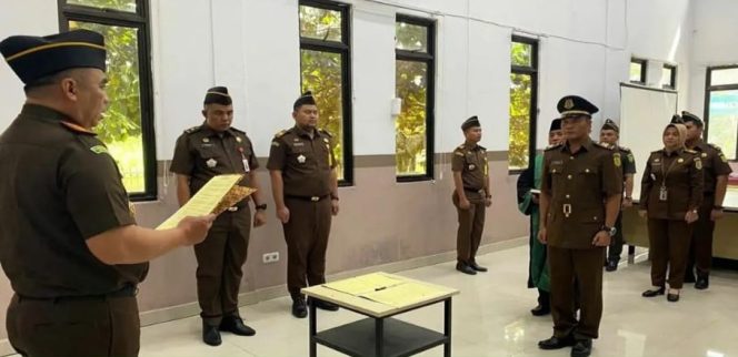 
					Kejaksaan Negeri Kampar melaksanakan pelantikan dan serah terima jabatan Kepala Sub Bagian Pembinaan.