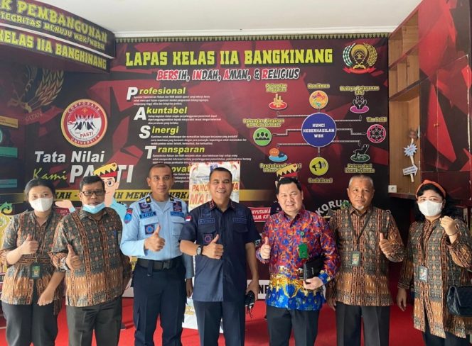 
					Hakim Pengawasan dan Pengamatan (Wasmat) Pengadilan Negeri Bangkinang Kelas IB berkunjung ke kantor Lembaga Pemasyarakatan Kelas IIA Bangkinang.