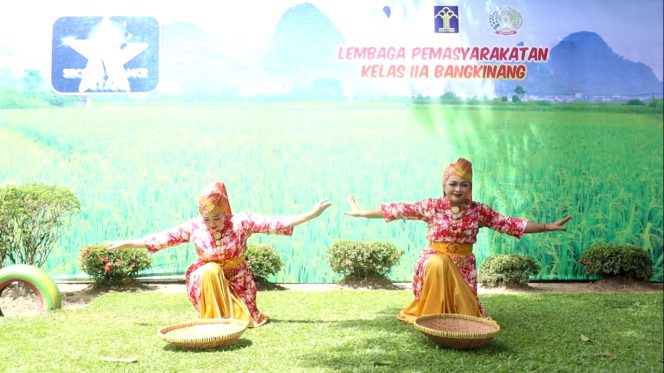 
					Devilina dan Rani Haryanti mencoba keberuntungannya dalam gelaran Second Chance Star Season 2 yang bertemakan 