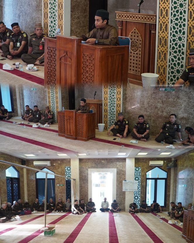 
					Kejaksaan Tinggi (Kejati) Riau menggelar pengajian rutin di Masjid Al-Mizan.