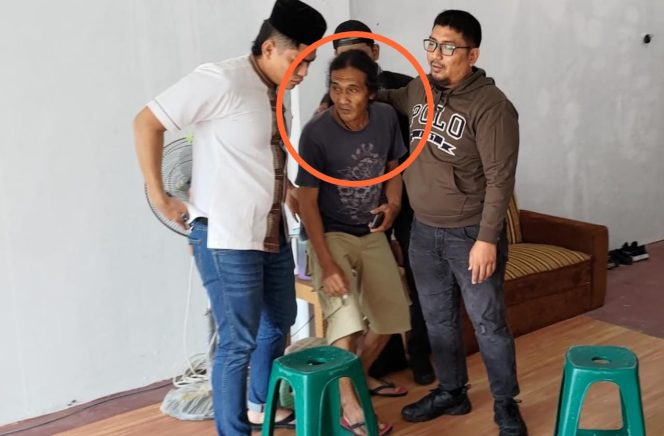 
					Tim Tabur Kejaksaan Agung (Kejagung) berhasil mengamankan seorang buronan yang masuk dalam Daftar Pencarian Orang (DPO) atas nama Drs Zulfikar.