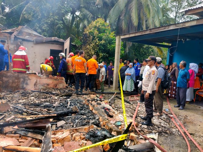 
					Kebakaran melanda rumah warga di Kecamatan Kampar, tepatnya di Desa Rumbio.