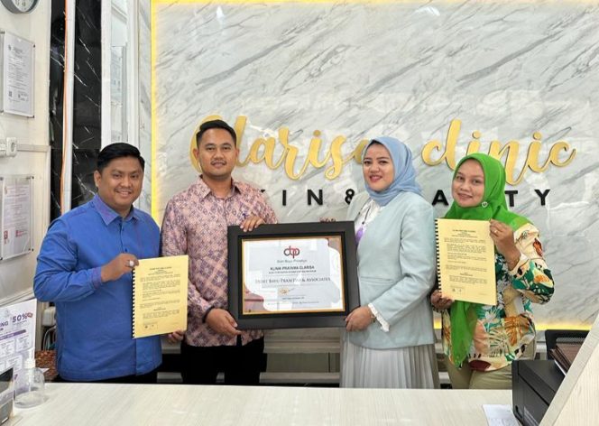 
					Foto bersama Kantor Advokat Didit Bayu Prasetyo & Associates dan Pemilik Klinik Kecantikan Clarisa, Monalisa.