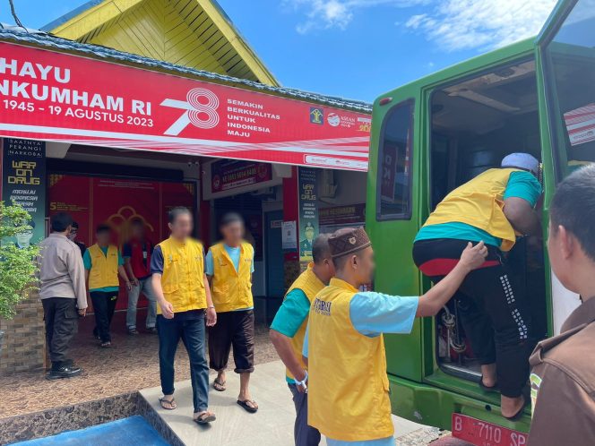 
					Lapas Keluarkan 52 Tahanan Menuju PN Bangkinang.