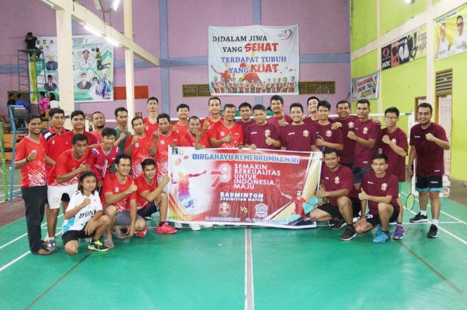 
					Eksibisi bulu tangkis yang mempertemukan PB. Lapas Bangkinang dan PB. Damai Lestari