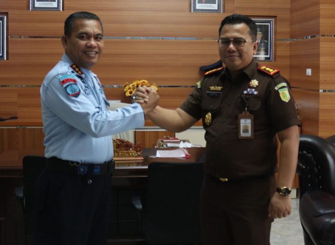 
					Kalapas IIA Bangkinang, Mishbahuddin dan Kajari Kampar, Sapta Putra.