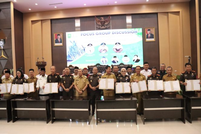 
					Kajati Gelar FGD JAGA ZAPIN Dengan Bupati, Walikota Serta Kejari se Riau, Bahas Soal Ini