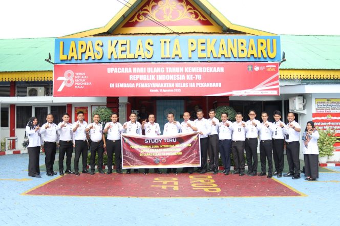 
					Keliling Lihat Fasilitas Layanan, Tim ZI Lapas Bangkinang Gelar Study Tiru di Lapas Pekanbaru