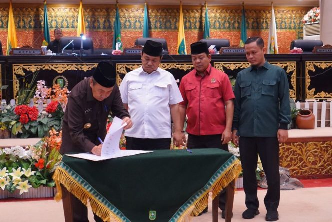 
					Rapat paripurna persetujuan Ranperda Perubahan APBD Provinsi Riau Tahun Anggaran 2023 menjadi Perda.
