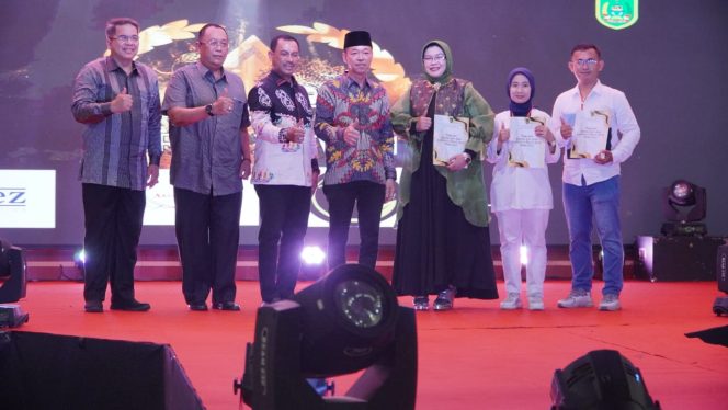 
					Bupati Rohil Afrizal Sintong Hadiri Malam Puncak Grand Final Pemilihan Bujang & Dara 2023