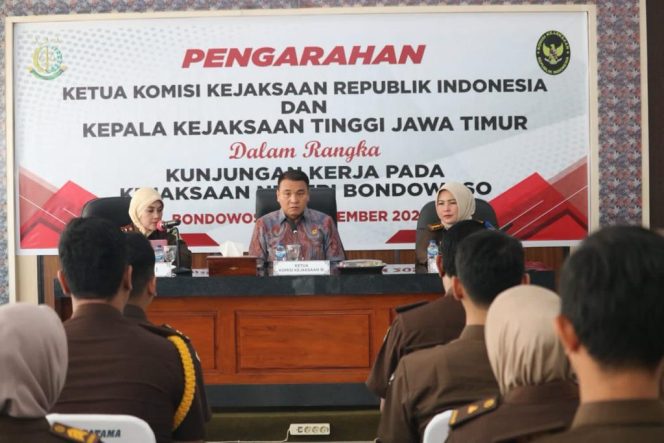 
					Kunjungi Kejari Bondowoso, Komjak RI Minta Pegawai Jaga Integritas dan Marwah Adhyaksa