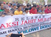 Pak Jokowi, Puluhan Masyarakat Kampar Jahit Mulut di Gerbang Kantor Gubernur Riau