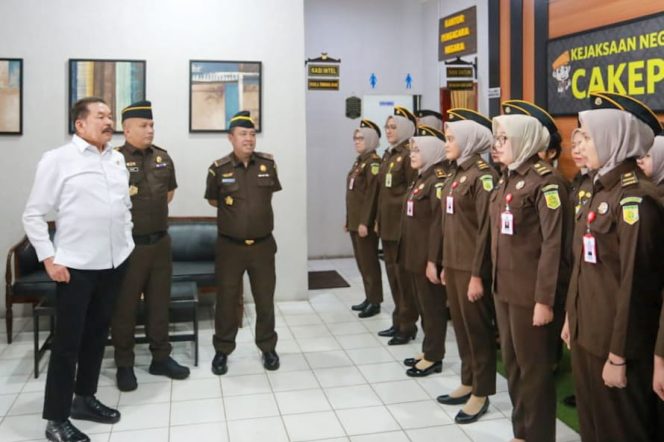 
					Jaksa Agung Republik Indonesia ST Burhanuddin melakukan Kunjungan Kerja ke Kejaksaan Negeri Pelalawan.