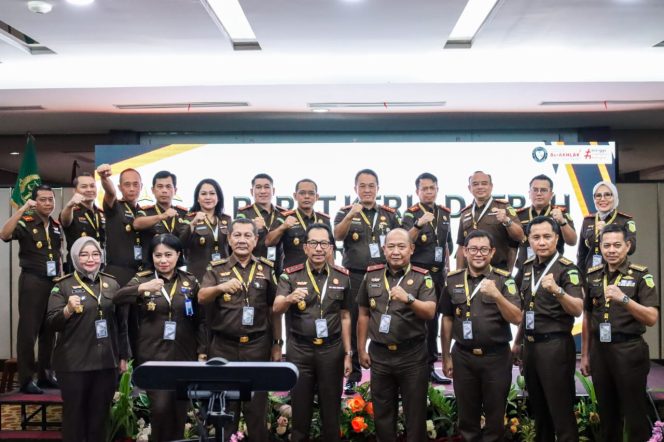 
					Rapat Kerja Daerah (RAKERDA) Kejaksaan Tinggi Riau Tahun 2023 di Ballroom Grand Central Hotel, Kota Pekanbaru.