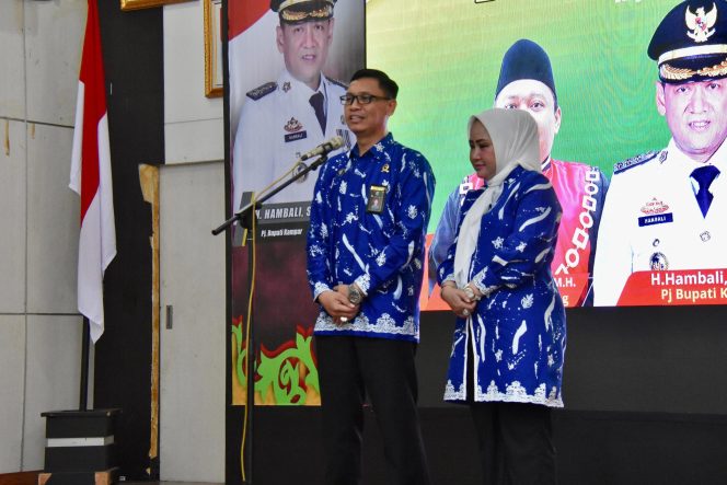 
					I Dewa Gede Budhy Dharma A, SH, MH, beserta istri.