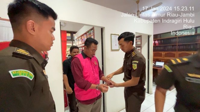 
					Tersangka Kasus Korupsi APBDesa Tanjung Sari Ditahan