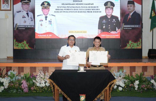 
					Kajari dan Pj Bupati Kampar Tandatangani Perjanjian Kerjasama, Sepakat Tanggani Masalah Aset