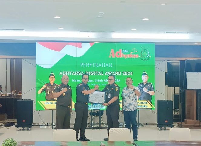 
					Kejati Riau Raih Penghargaan Adhyaksa Digital Award 2024, Termasuk Kejari Kampar