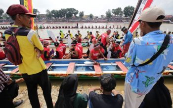 Festival Pacu Jalur Masuk TOP 10 Kharisma Event Nusantara 2024