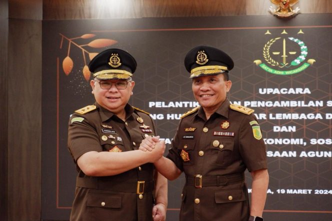 
					Jaksa Agung Lantik 2 Staf Ahli Ini di Kejaksaan