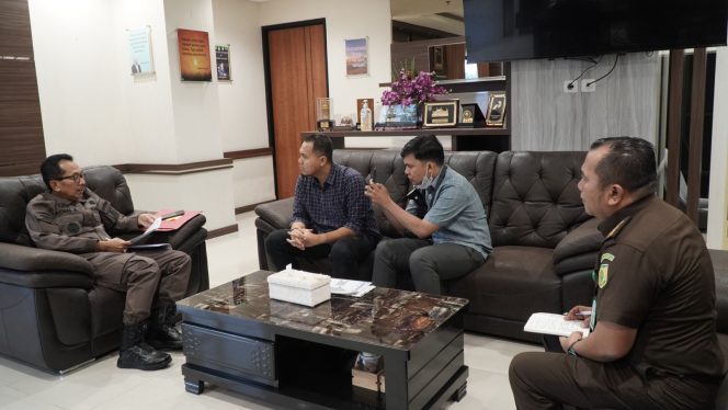 
					Wawancana Media Bisnis Indonesia dengan Kepala Kejaksaan Tinggi Riau