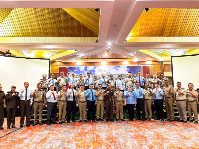 
					Sesi foto bersama (Foto: Istimewa)