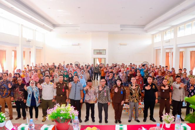 
					Sesi foto bersama (Foto: Istimewa)