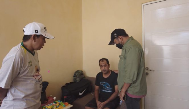 
					Satgas SIRi Amankan DPO di Perumahan Green Mansion, Waru, Sidoarjo (Foto: Istimewa)