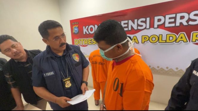 
					Napi di Riau Terlibat Jaringan Narkoba, Anak Buah Bawa Sabu Pakai Fortuner