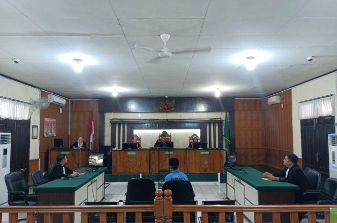 
					Sidang putusan mantan Kades Deras Tajak, Kampar, di Pengadilan Tipikor Pekanbaru, Riau. (Foto: Istimewa)