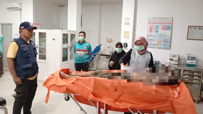 
					Kondisi mayat pria paruh baya yang ditemukan di dalam rumah (Foto: Istimewa)
