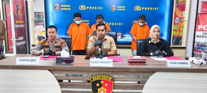 
					Konferensi pers kasus pembunuhan ketua SPTI di Polres Kampar (Foto: Istimewa)