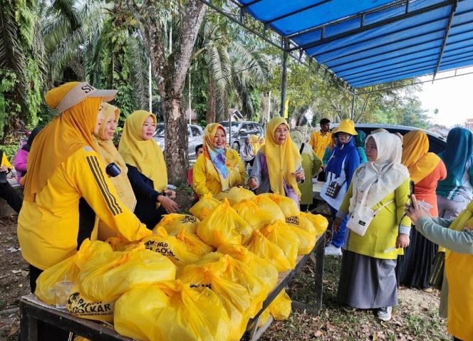 
					Suasana pasar murah Golkar di Kampar Kiri (Foto: Istimewa)