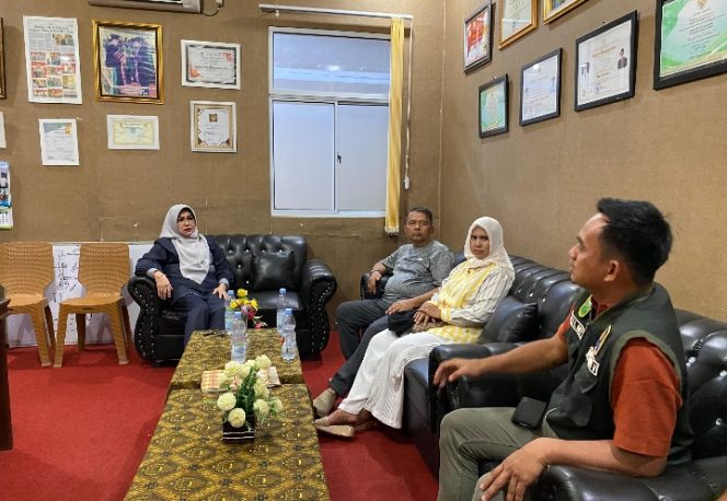 
					Pemerintah Desa Pulau Gadang Bersama Komisi III DPRD Provinsi Riau (Foto: Istimewa)