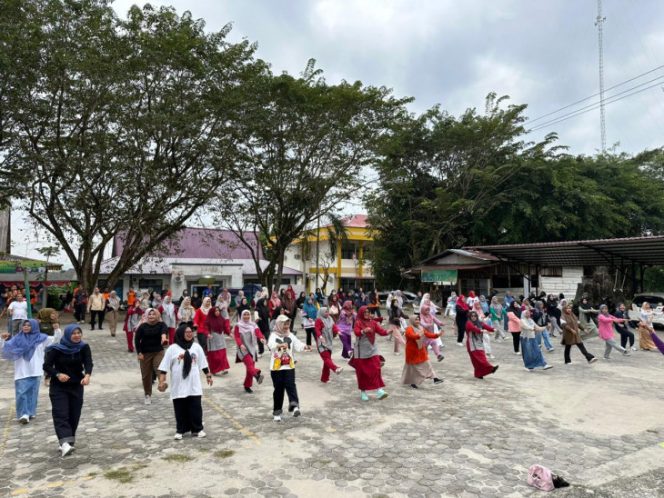 
					Kadis Kominfo Kampar Dorong Kebugaran ASN Lewat Senam Bersama