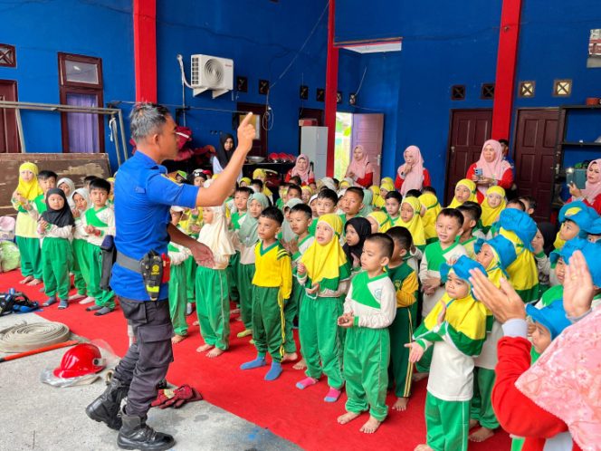 
					Siswa TK ABA 2 Bangkinang Belajar Pencegahan Kebakaran di Damkar Kampar