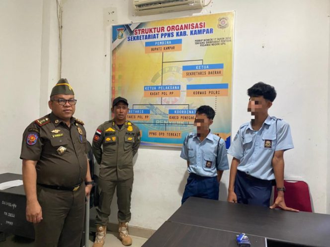 
					Satpol PP Kampar Jaring Pelajar Bolos Sekolah