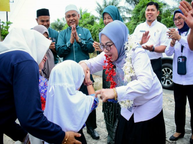 
					Wakil Bupati Kampar Luncurkan TV Pintar dan Buka Penyuluhan Bahaya Narkoba di SKB