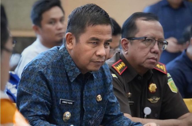 
					Bupati Kampar, Ahmad Yuzar dan Kajari Kampar, Dwianto Prihartono (Foto: Istimewa)