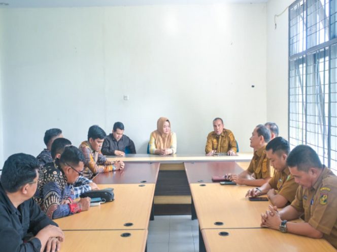 
					Kepala Dinas Komunikasi, Informatika dan Persandian Kabupaten Kampar Lukmansyah Badoe menerima kunjungan kerja Komisi I DPRD Pasaman (Foto: Istimewa)