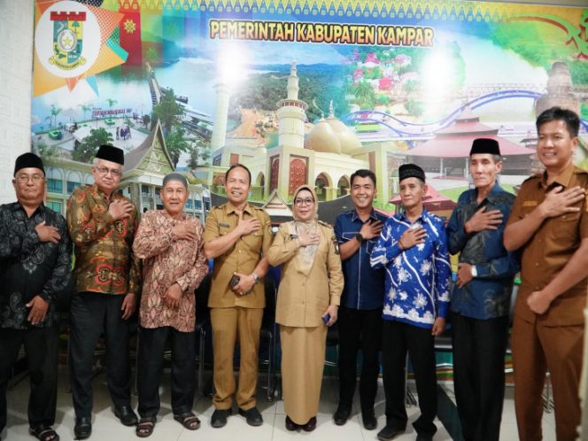 
					Wabup Kampar Terima Kunjungan Ninik Mamak Lipat Kain