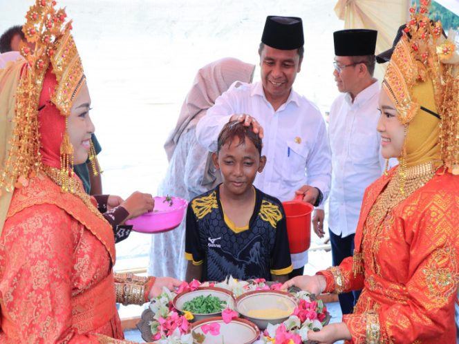 
					Ribuan Warga Ikuti Balimau Kasai di Batu Belah, Bupati Kampar Ajak Sambut Ramadan dengan Hati Bersih