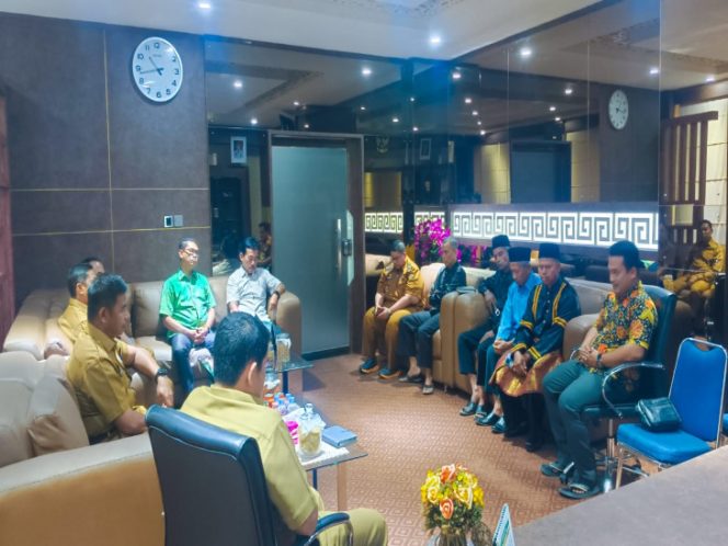 
					Bupati Kampar Mediasi Konflik Warga Desa Koto Aman dan PT Buana Wira Lestari
