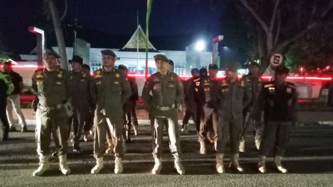
					Satpol PP Kampar Patroli Subuh, Tegur Remaja Balap Liar dan Petasan di Bundaran Balai Bupati