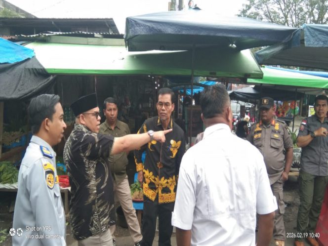 
					Satpol PP Kampar Kawal Relokasi Parkir Pasar Inpres