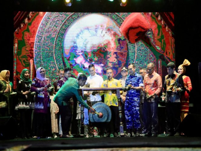 
					Pesta Rakyat Kampar di Hati Resmi Dibuka, Bupati Sediakan 15 Ribu Porsi Makan Gratis